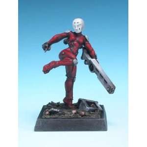  Freebooter Miniatures: Female Assassin: Toys & Games