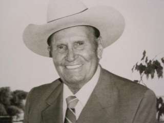 Charming Aged Gene Autry Posing with His White Cowboy Hat (AE1)  