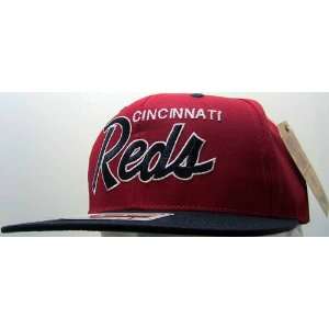  Cincinnati Reds Vintage Retro Snapback Cap: Sports 