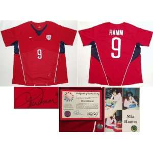  Mia Hamm Signed Team USA Nike Red Soccer Jersey: Sports 