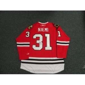   Antti Niemi Jersey   Reebok 2010 Stanley Cup   Autographed NHL Jerseys