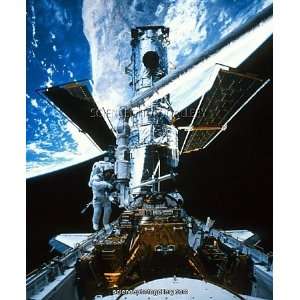  Hubble Telescope in the shuttleandamp;apos;s cargo bay 