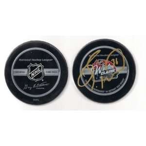 Dave Bolland Autographed Puck   Winter Classic: Sports 