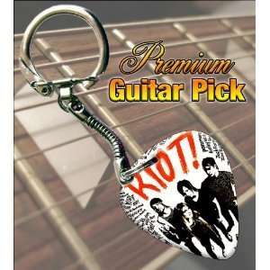  Paramore Riot! Premium Guitar Pick Keyring: Musical 