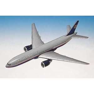   : United Airlines B777 200 1/100 Scale Aircraft Replica: Toys & Games