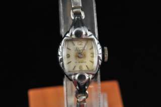 VINTAGE LADIES ELGIN WRISTWATCH CAQLIBER 748 KEEPING TIME  