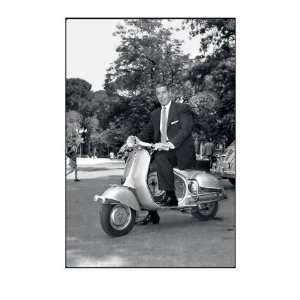  Joe DiMaggio by La Dolce Vita Archive , 20x25