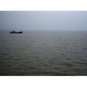  Boat in the Grayness of the Foggy Yangtze River Stretched 