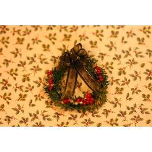   Miniature Artisan Gold and GreenChristmas Wreath: Toys & Games