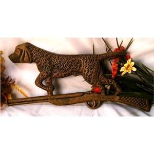  Rusty Hunting Dog On Rifle Plaque: Home & Kitchen