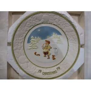  Vernon Ware Collectible Plate Christmas 1979 White 