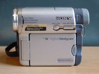 Sony Handycam DCR TRV33 MiniDV Camcorder NightShot 10x Zoom 