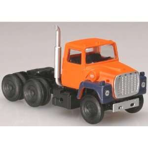  HO Ford 9000 Tractor, Orange/Blue Toys & Games