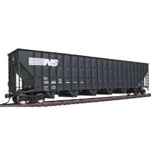 Walthers HO Scale Greenville 7000 Cubic Foot Wood Chip Hopper   Ready 