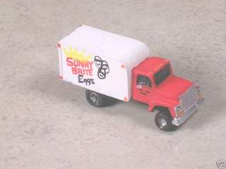 Scale International Sunny Bright Eggs Delivery Truck  