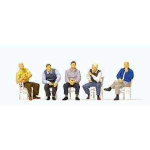  MEN SEATED ON CHAIRS   PREISER HO SCALE MODEL TRAIN FIGURES 