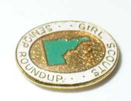 1965 GIRL SCOUTS SENIOR ROUNDUP PIN  