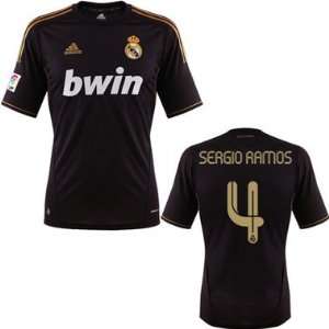 Real Madrid Sergio Ramos Trikot Away 2012  Sport & Freizeit