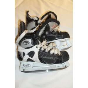  CCM Tacks 252 Ice Hockey skates   size 2.5 (YOUNGSTER 